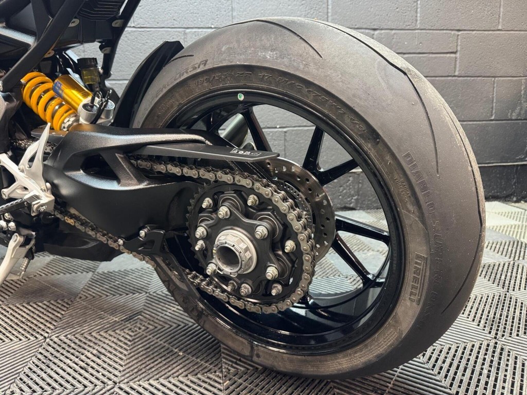 TRIUMPH SPEED TRIPLE 1200