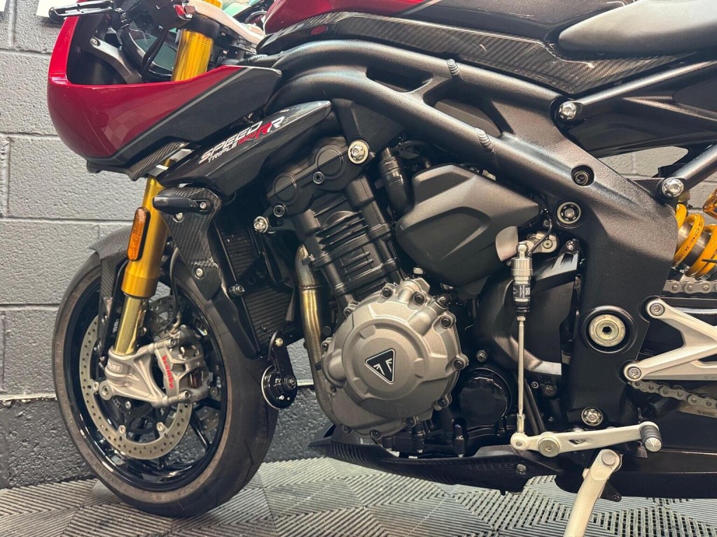 TRIUMPH SPEED TRIPLE 1200