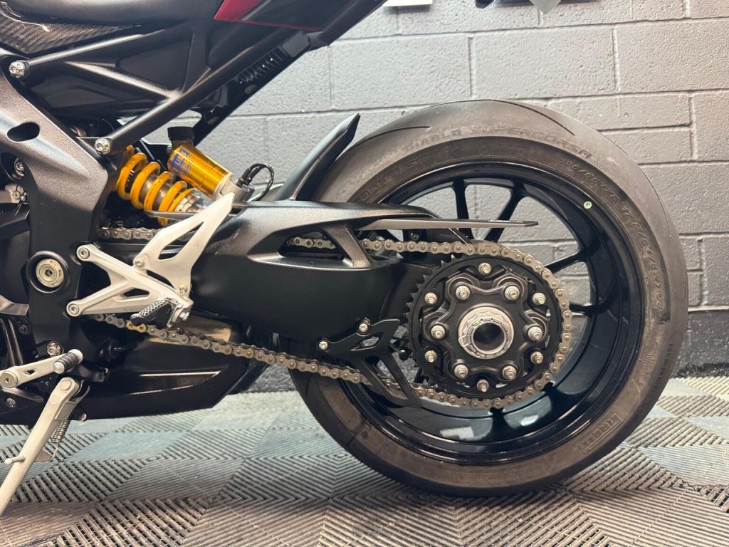 TRIUMPH SPEED TRIPLE 1200