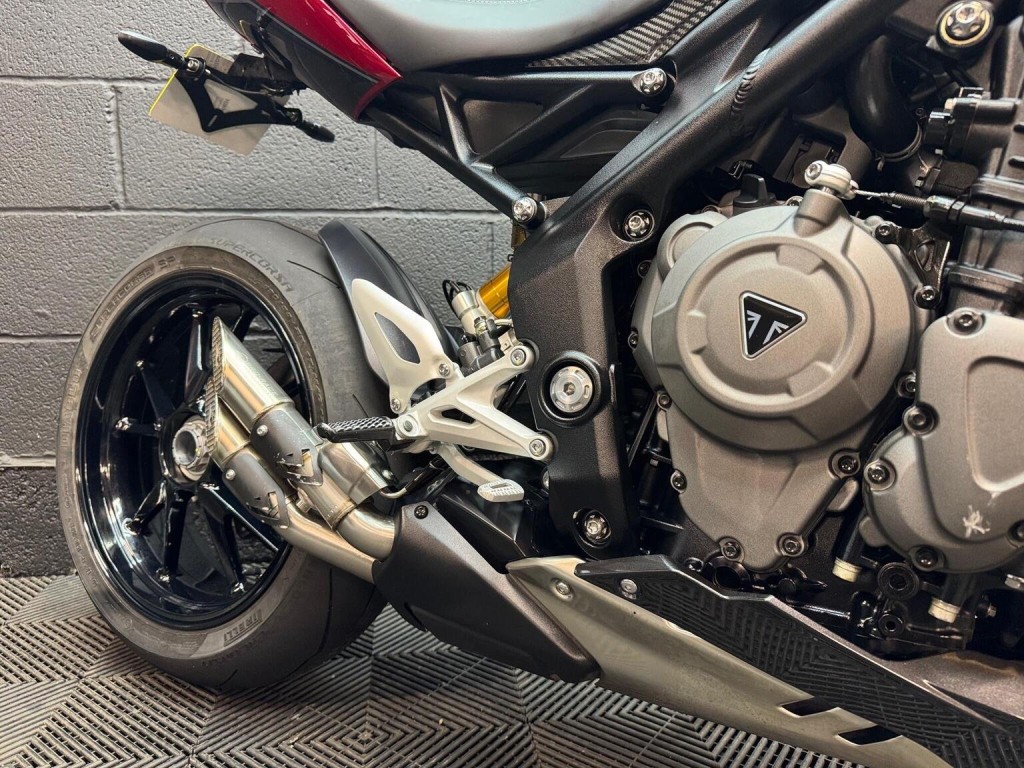 TRIUMPH SPEED TRIPLE 1200