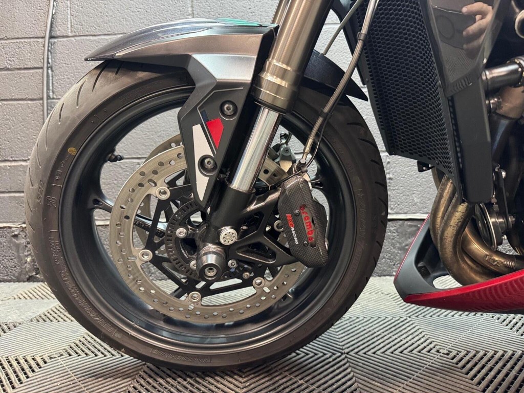 TRIUMPH STREET TRIPLE 765