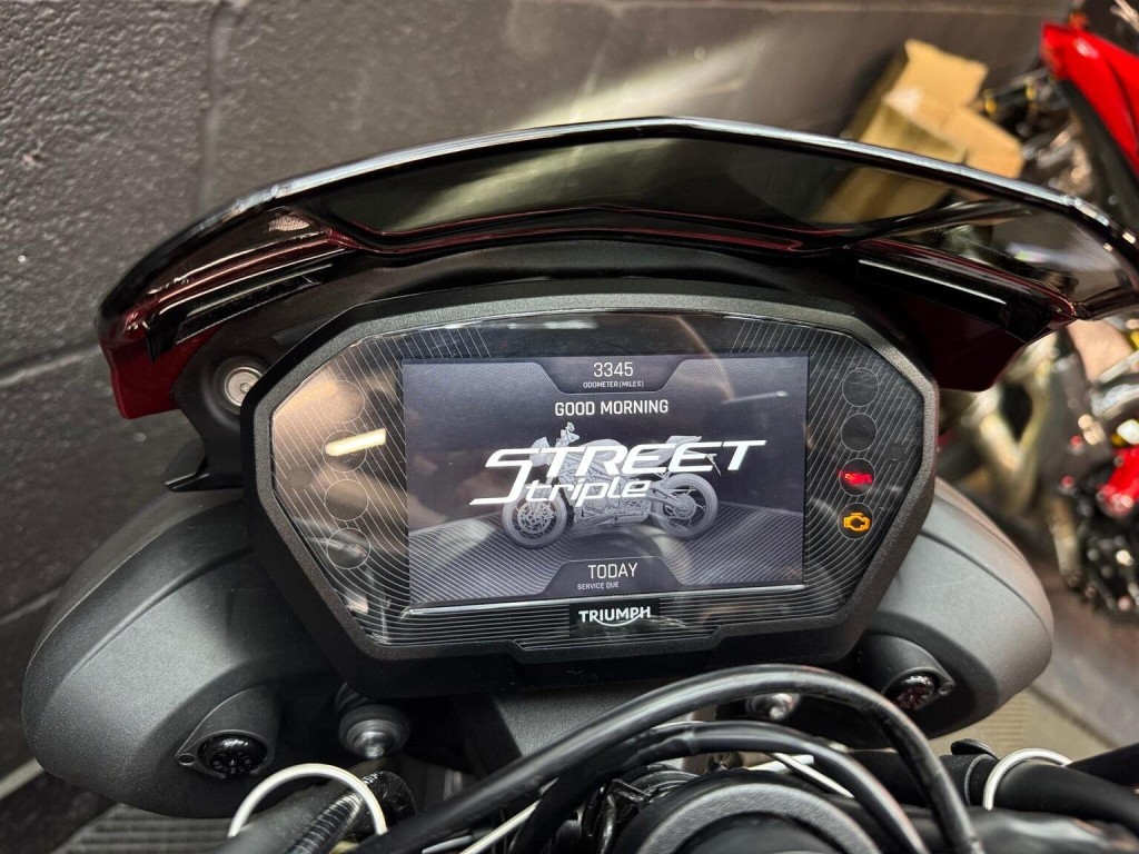 TRIUMPH STREET TRIPLE 765