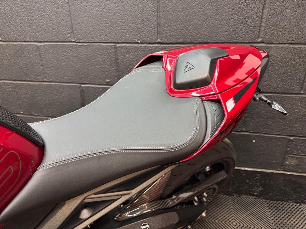 TRIUMPH STREET TRIPLE 765