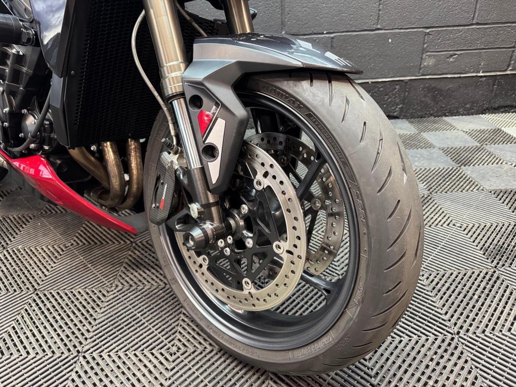 TRIUMPH STREET TRIPLE 765