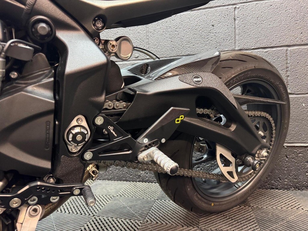 TRIUMPH STREET TRIPLE 765