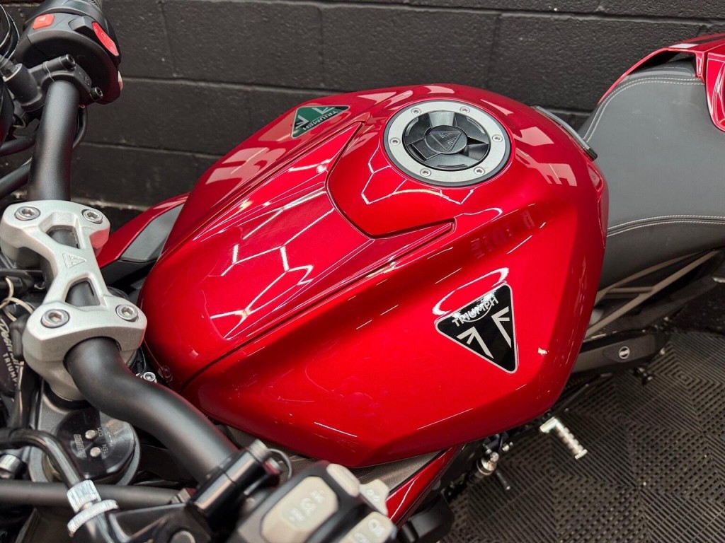 TRIUMPH STREET TRIPLE 765