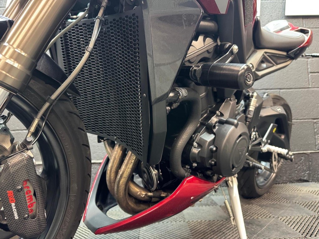 TRIUMPH STREET TRIPLE 765