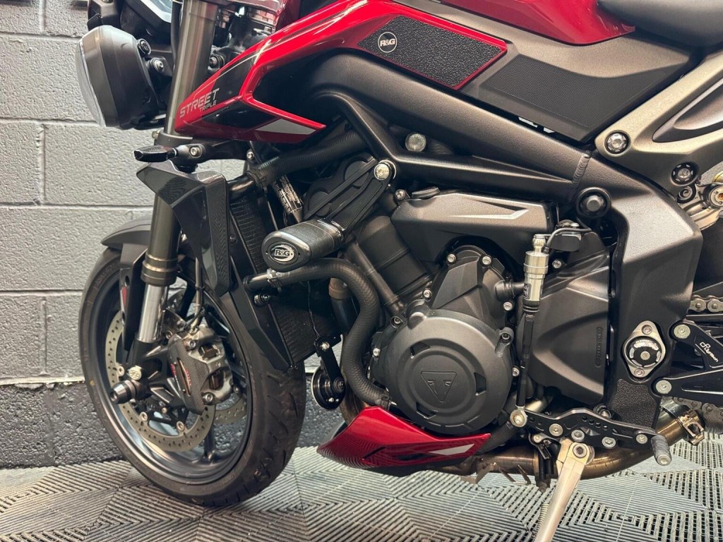 TRIUMPH STREET TRIPLE 765