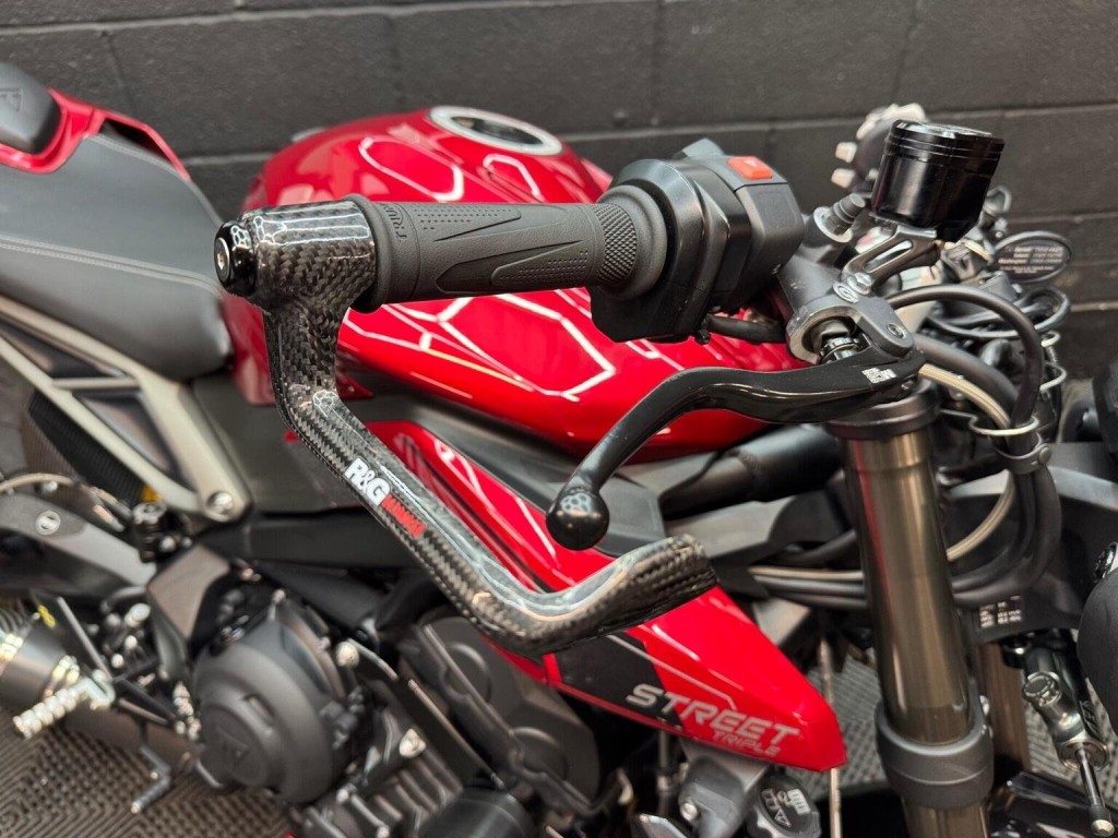 TRIUMPH STREET TRIPLE 765