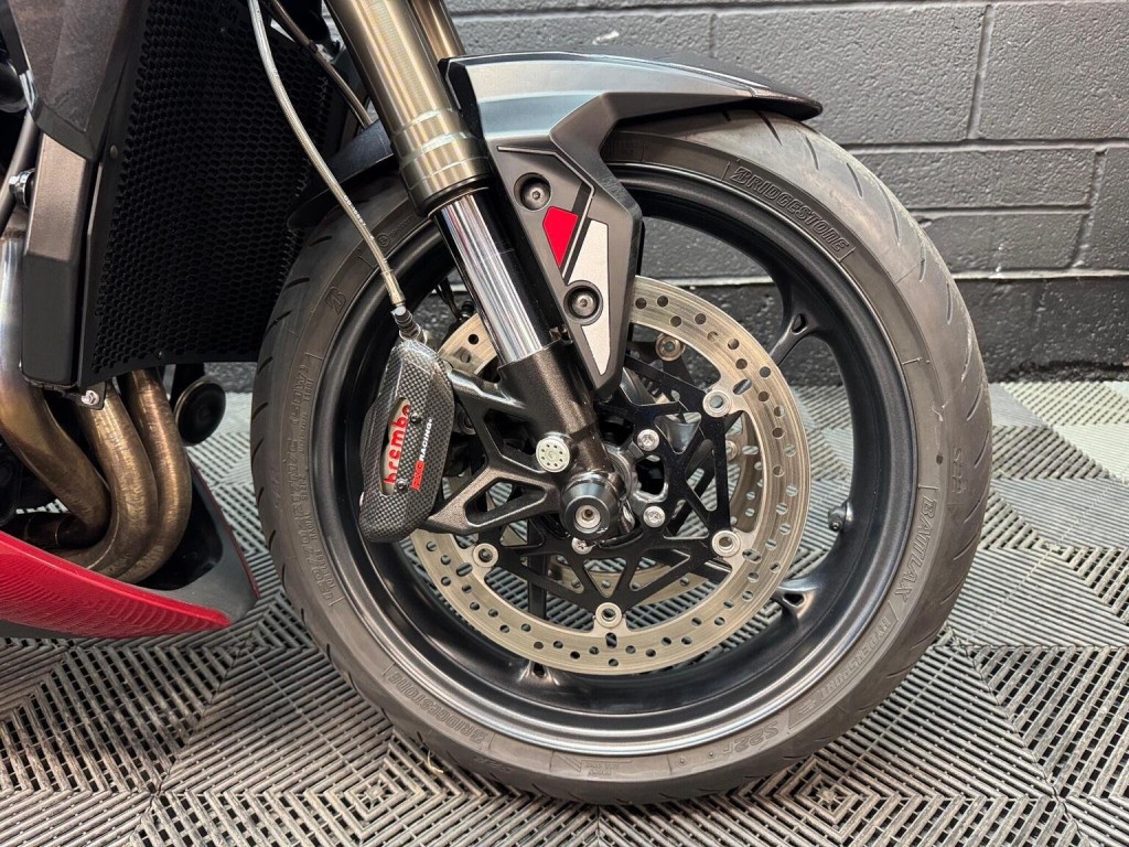 TRIUMPH STREET TRIPLE 765