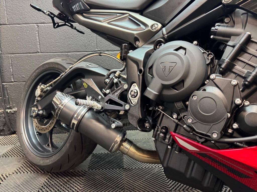 TRIUMPH STREET TRIPLE 765
