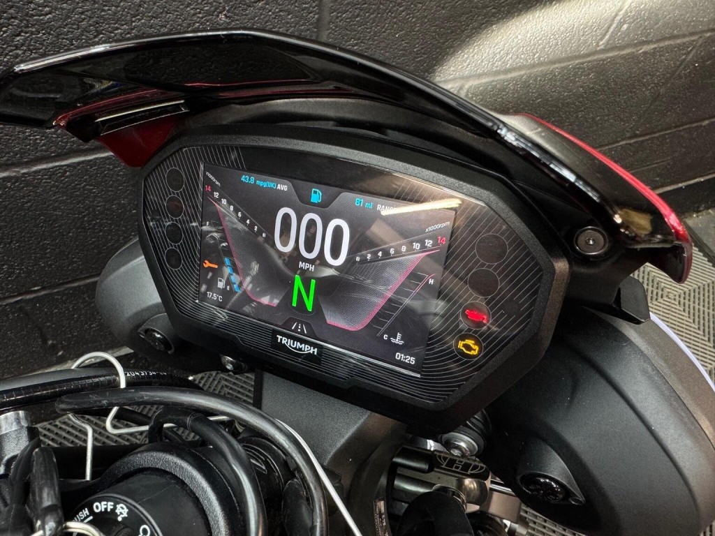 TRIUMPH STREET TRIPLE 765