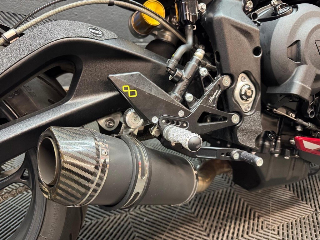 TRIUMPH STREET TRIPLE 765