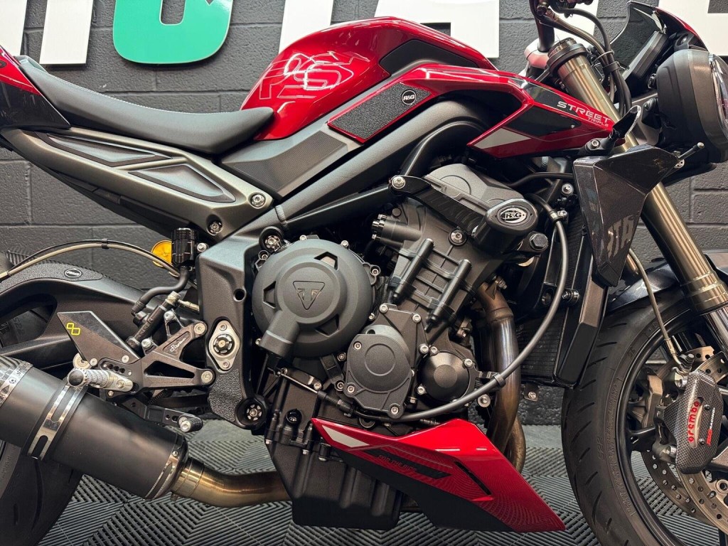 TRIUMPH STREET TRIPLE 765