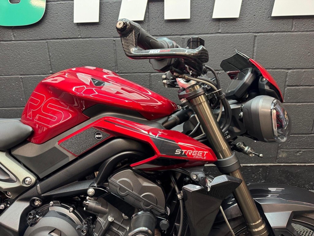 TRIUMPH STREET TRIPLE 765