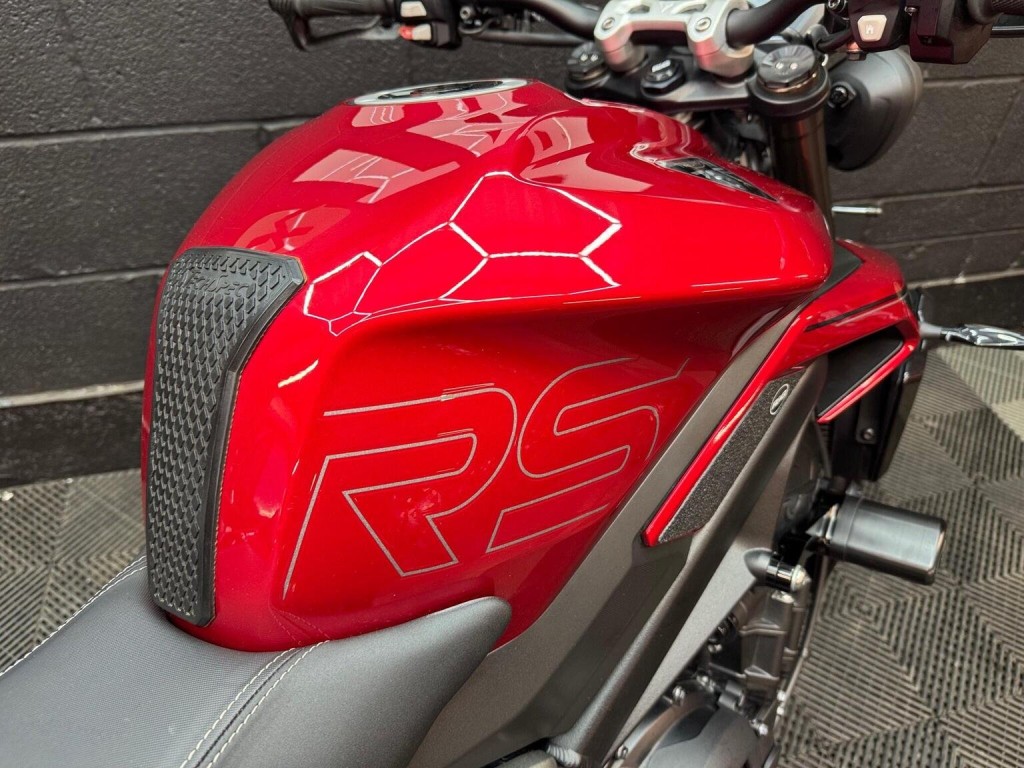 TRIUMPH STREET TRIPLE 765