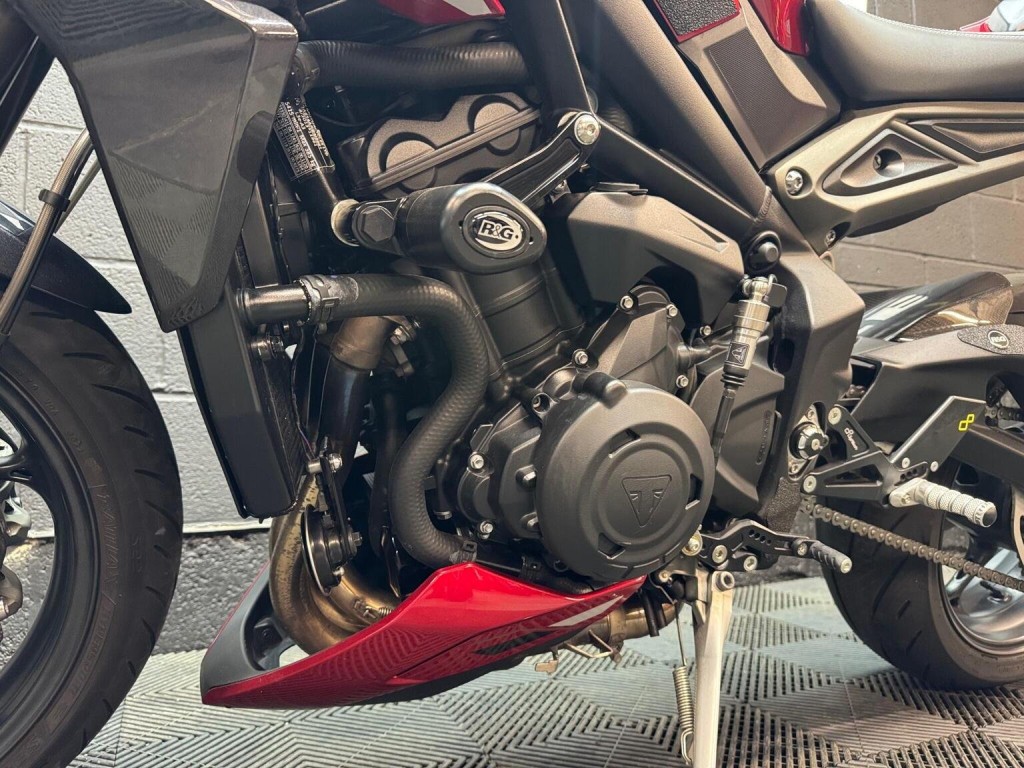 TRIUMPH STREET TRIPLE 765