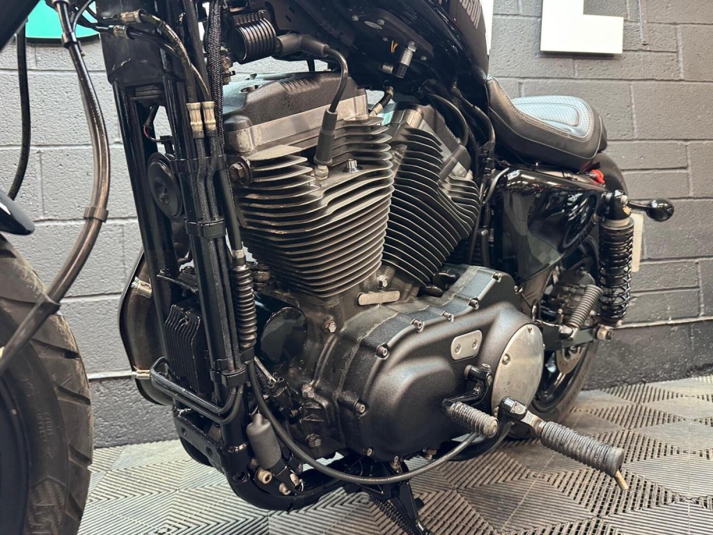 HARLEY-DAVIDSON Sportster