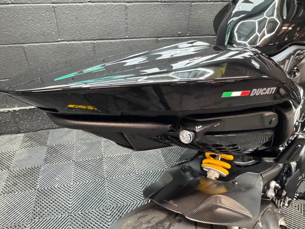 DUCATI DIAVEL V4