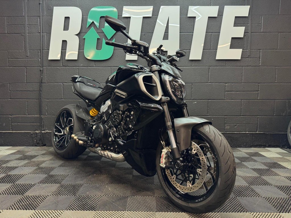 DUCATI DIAVEL V4