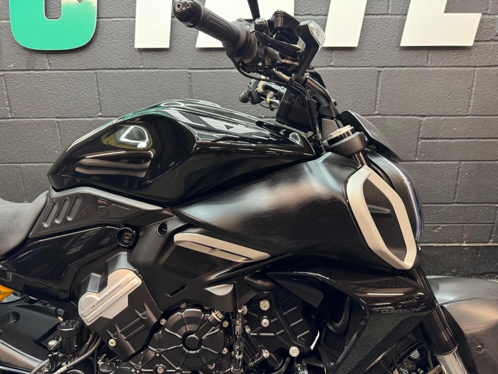 DUCATI DIAVEL V4