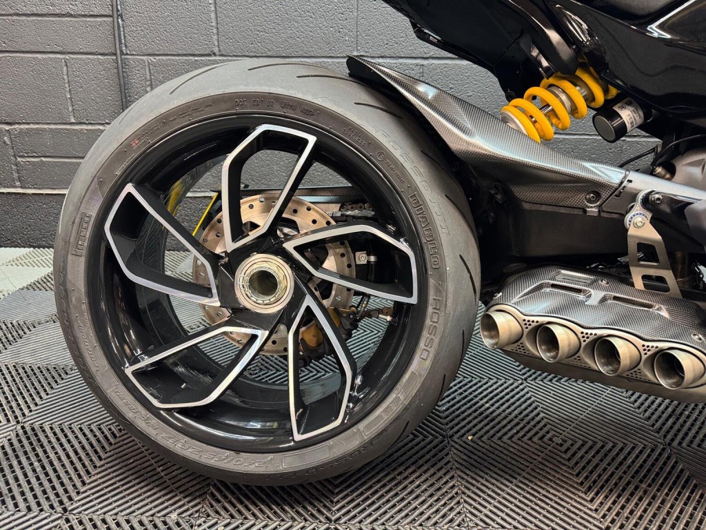 DUCATI DIAVEL V4