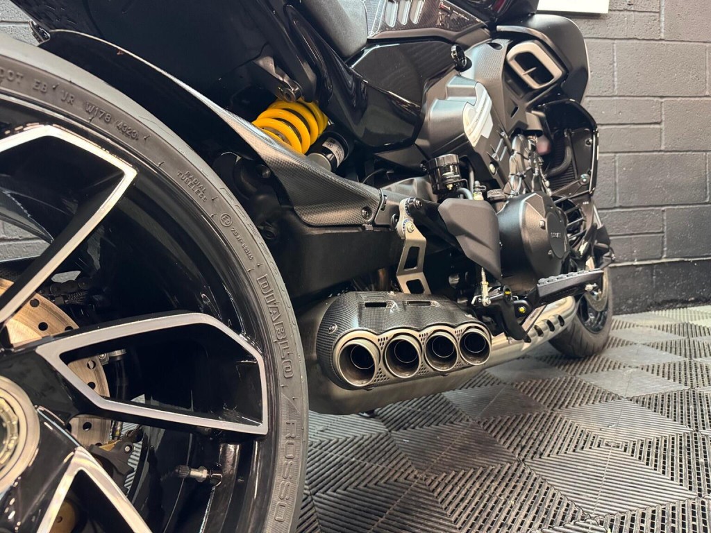 DUCATI DIAVEL V4