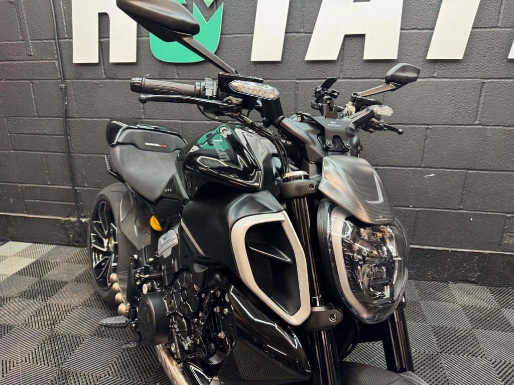 DUCATI DIAVEL V4