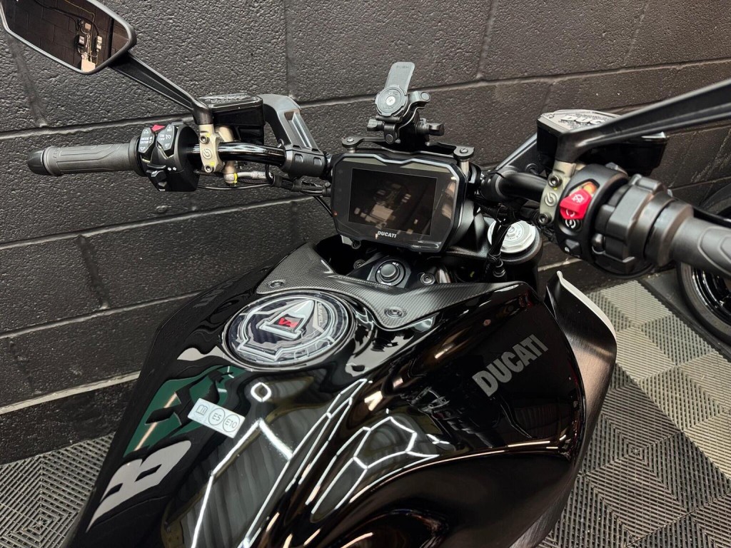 DUCATI DIAVEL V4