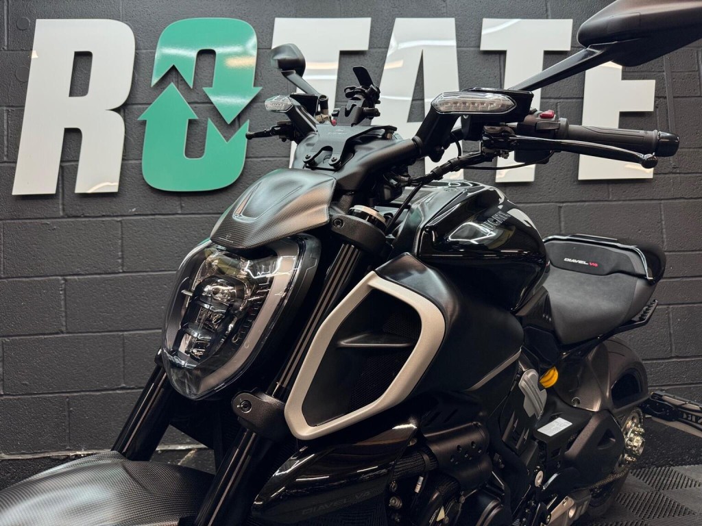 DUCATI DIAVEL V4