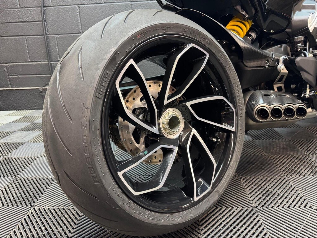 DUCATI DIAVEL V4