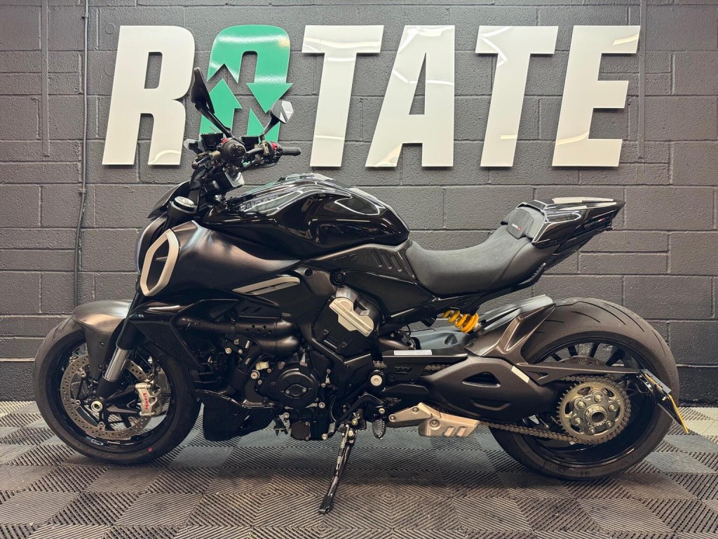 DUCATI DIAVEL V4