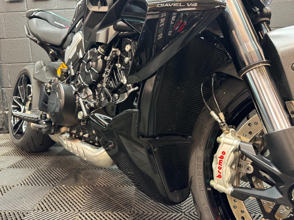 DUCATI DIAVEL V4