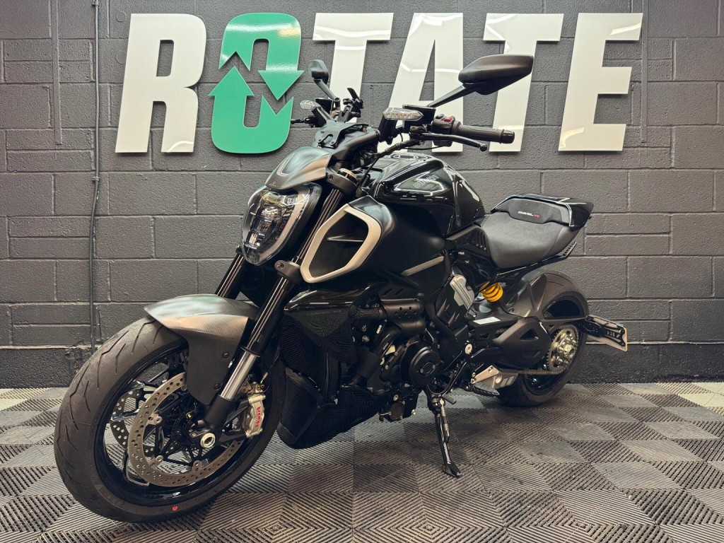DUCATI DIAVEL V4