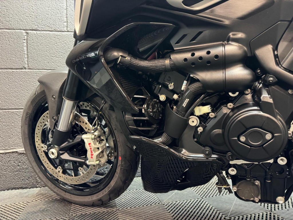 DUCATI DIAVEL V4
