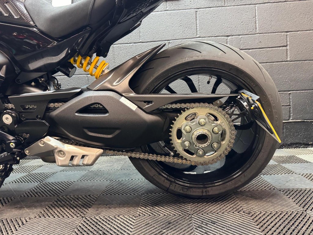 DUCATI DIAVEL V4