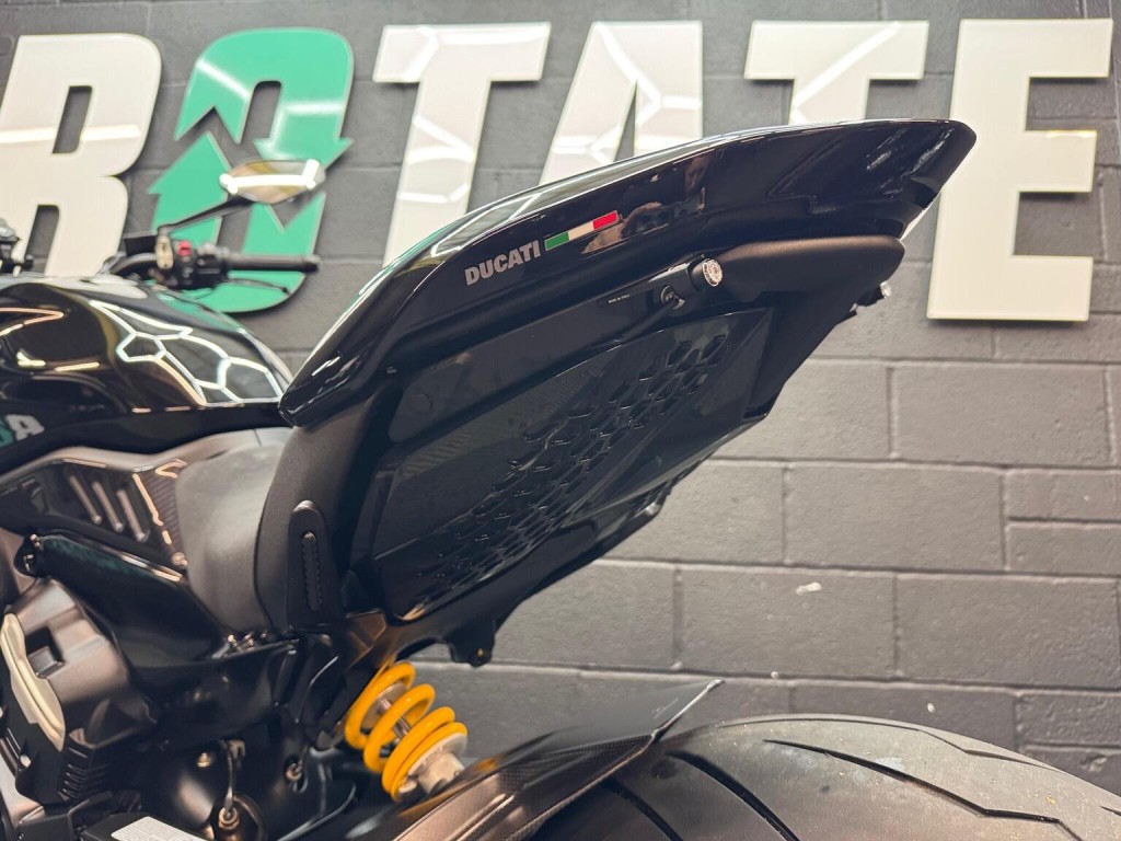 DUCATI DIAVEL V4
