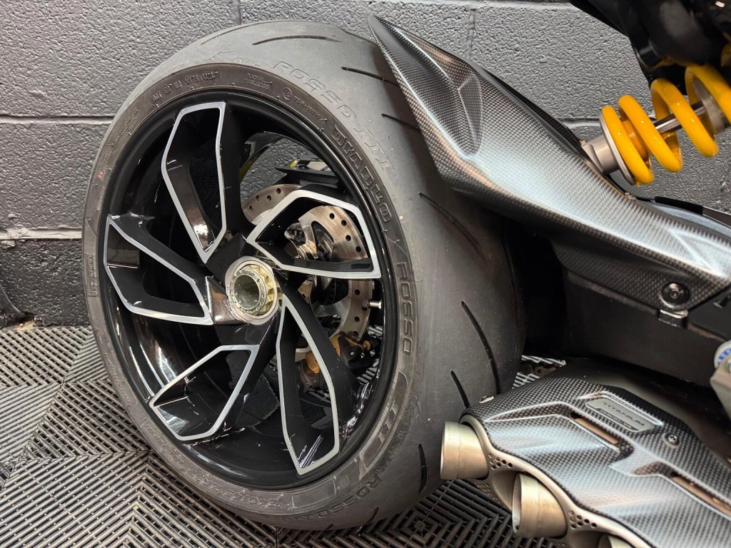 DUCATI DIAVEL V4