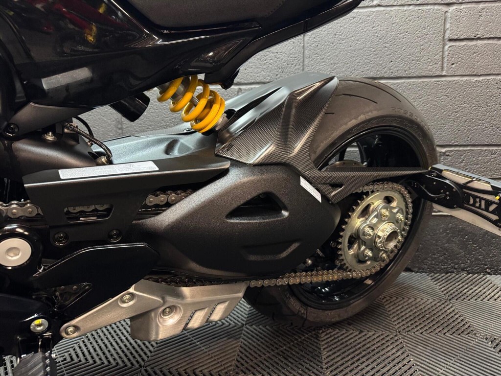 DUCATI DIAVEL V4