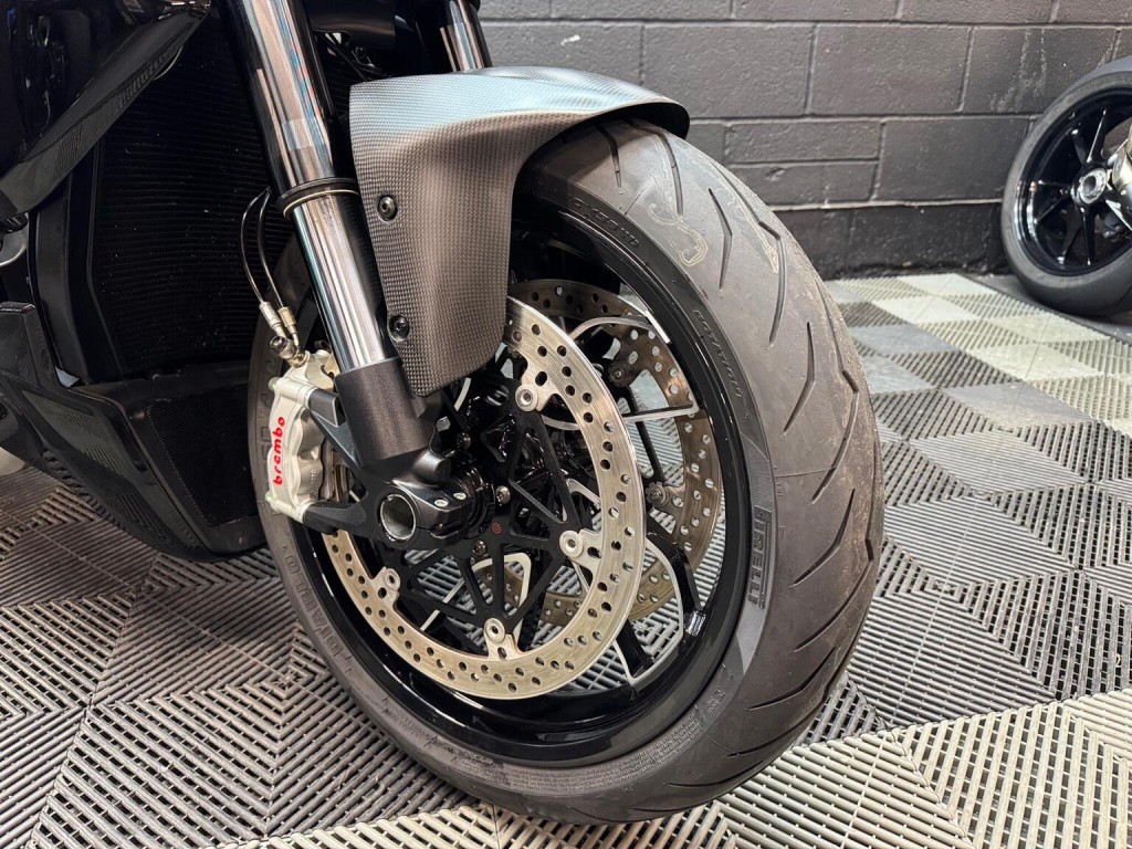 DUCATI DIAVEL V4