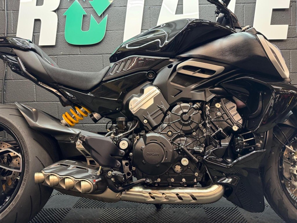 DUCATI DIAVEL V4