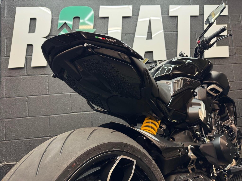 DUCATI DIAVEL V4