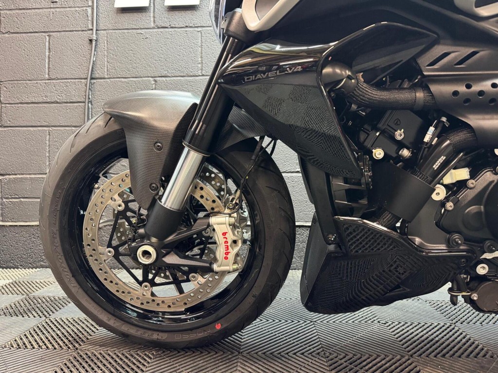 DUCATI DIAVEL V4