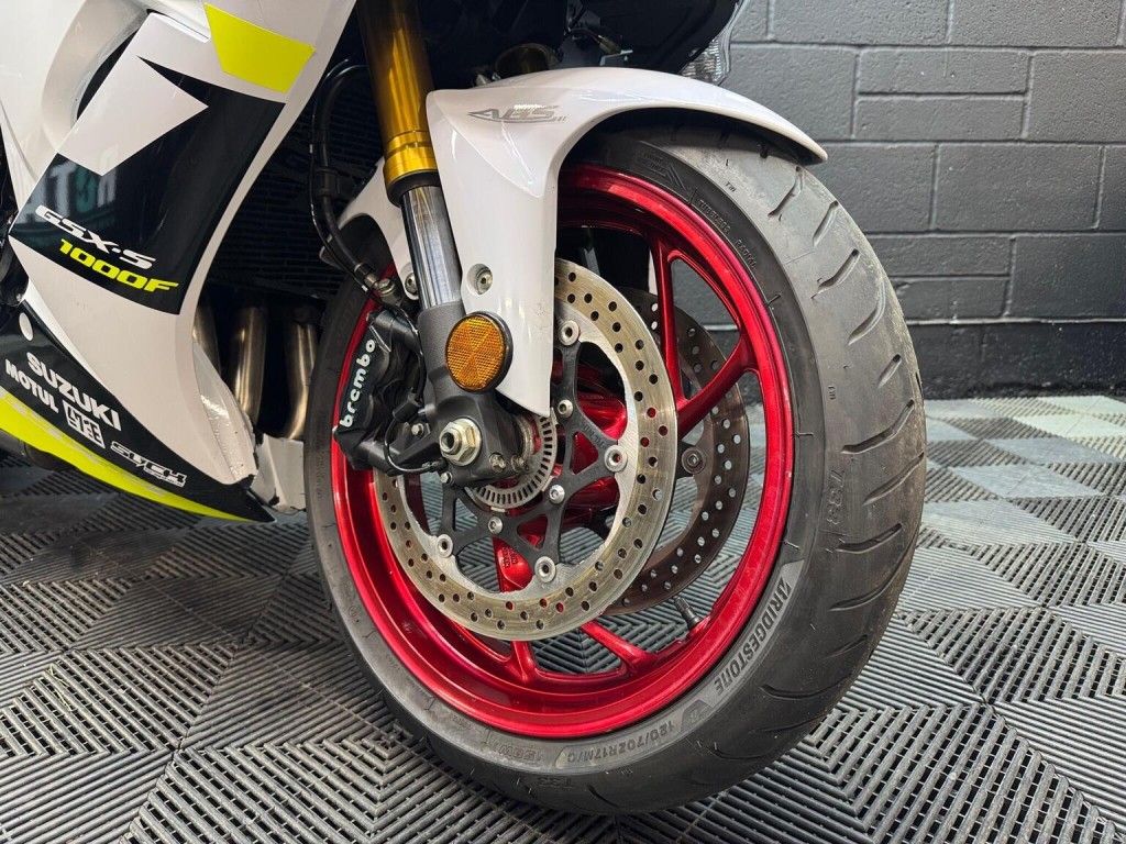 SUZUKI GSX-S1000F