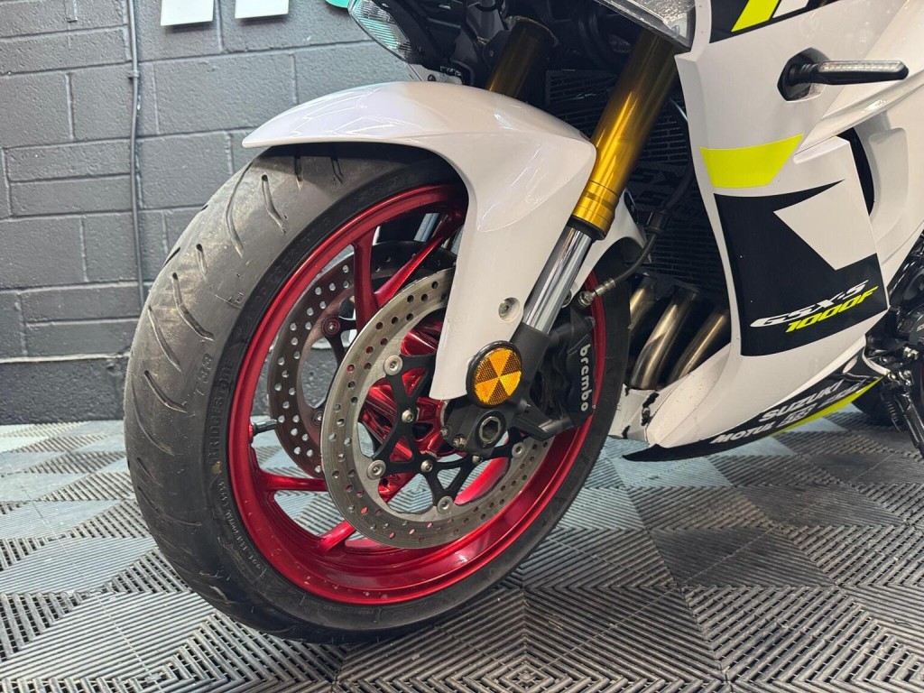 SUZUKI GSX-S1000F