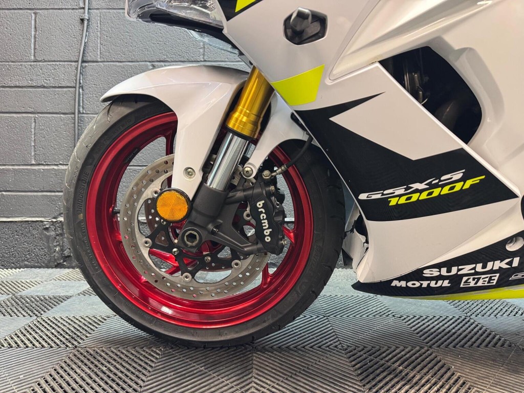 SUZUKI GSX-S1000F