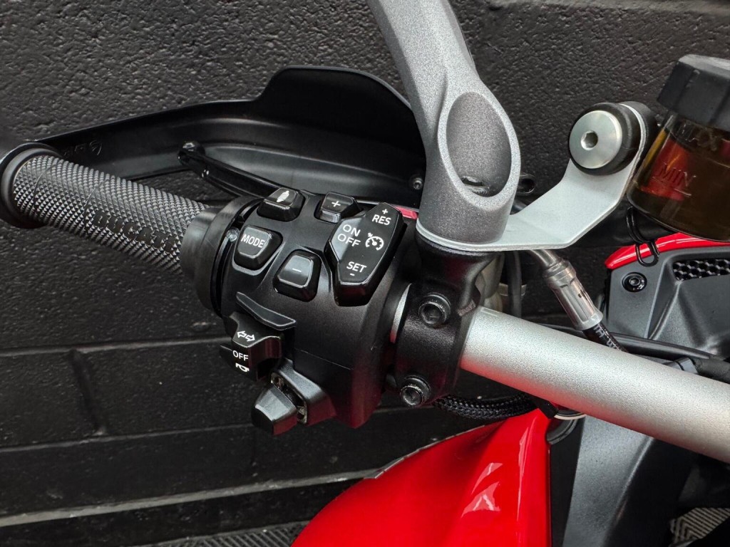 DUCATI MULTISTRADA V4