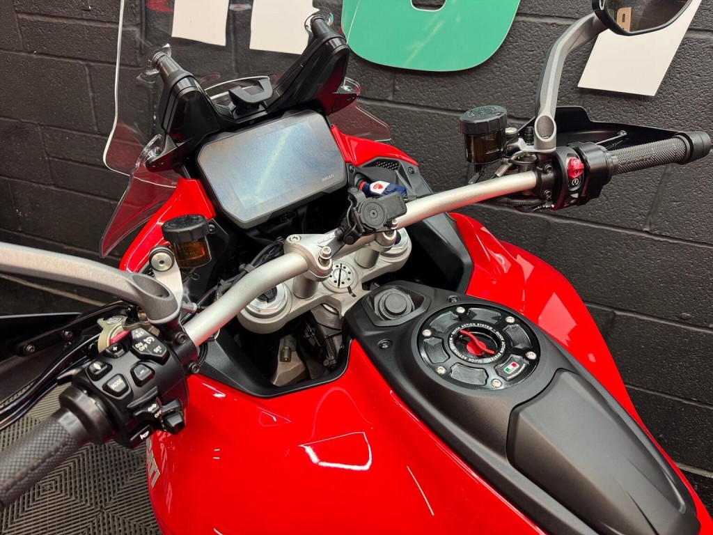 DUCATI MULTISTRADA V4