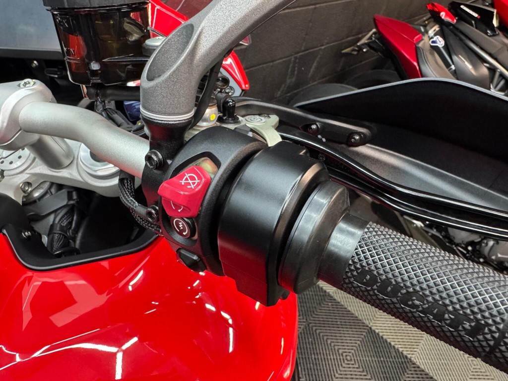 DUCATI MULTISTRADA V4