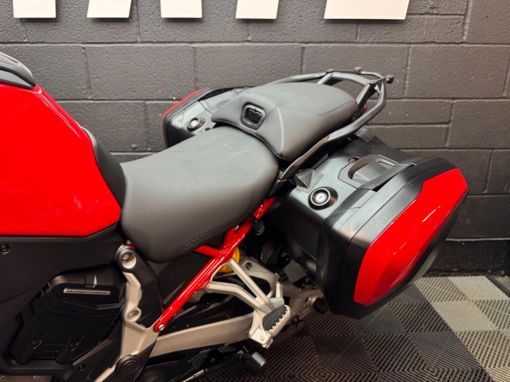 DUCATI MULTISTRADA V4